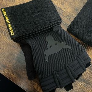 Project Rock training gloves